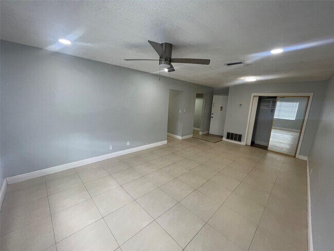 Building Photo - 395 SW 15th St