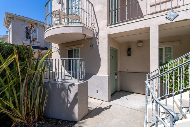 Building Photo - Newly renovated downstairs 1 bedroom 1 bath.