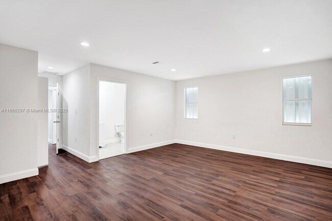 Building Photo - 3505 SW 12th Ct