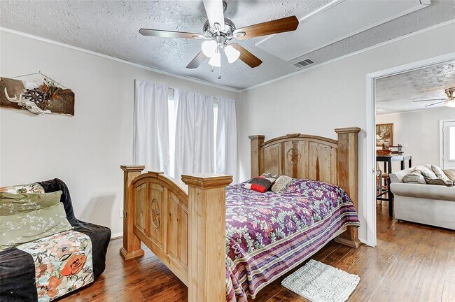 Building Photo - 465 Water View Dr