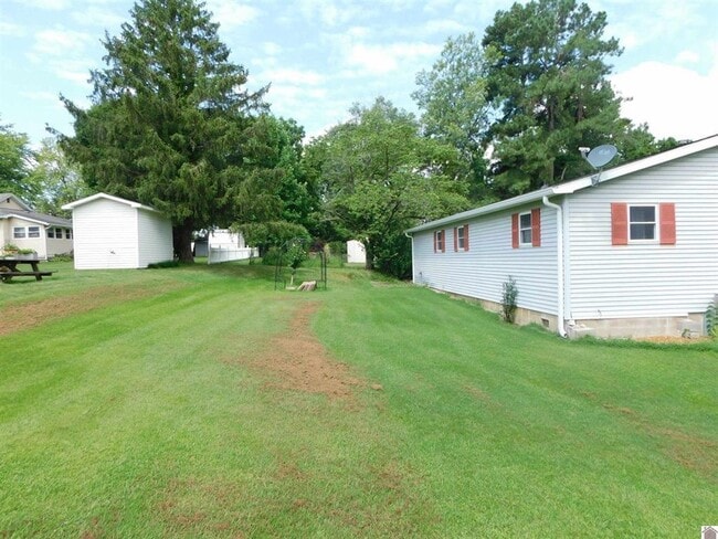 Building Photo - Home in Marion