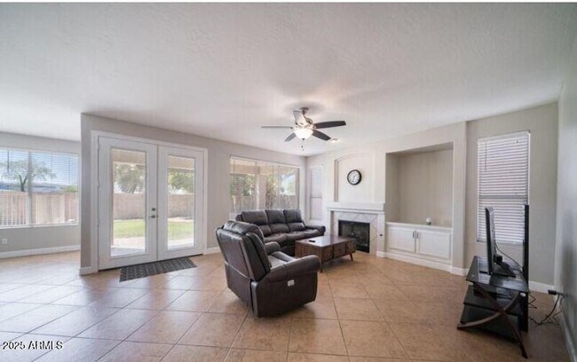 Building Photo - 3924 S Hollyhock Pl