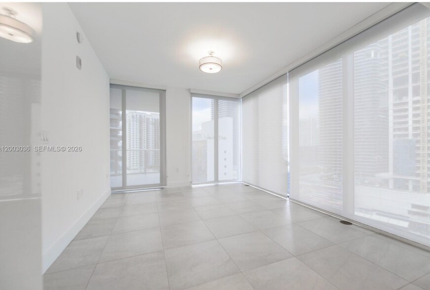Building Photo - 1010 Brickell Ave