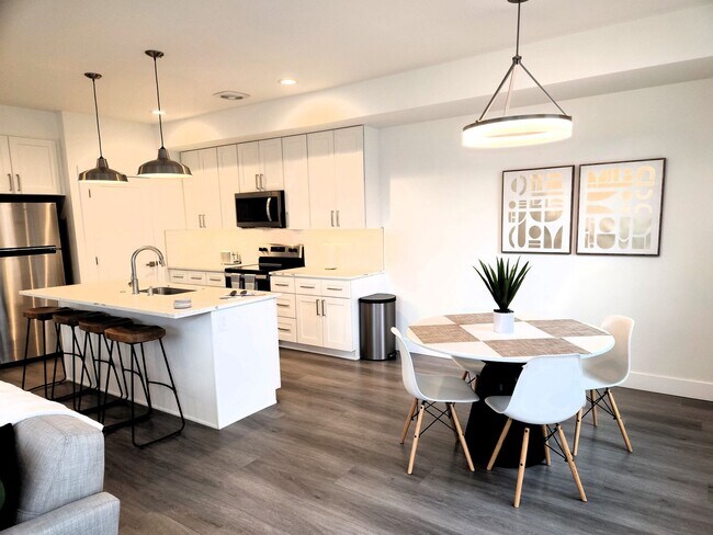 Building Photo - BRAND NEW MODERN LIVING!! HUGE 4 Bed 2.5 Bath Duplex with over 2350+ Sq. Feet.