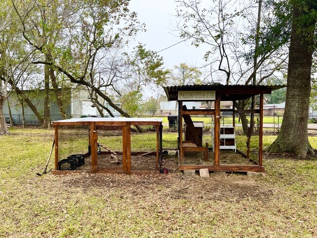 Building Photo - 7357 Brace St