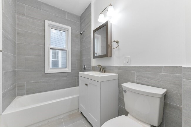 Building Photo - 45 Beech Glen St