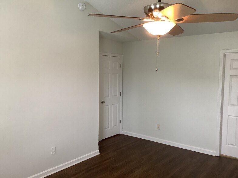 Building Photo - 2106 Forest Edge Dr