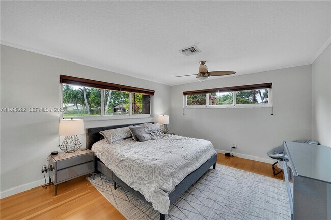 Building Photo - 1518 N Yale Dr