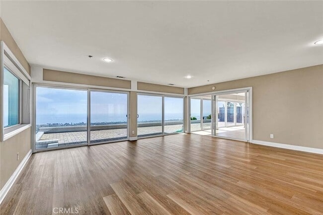 Building Photo - 3921 Calle Real