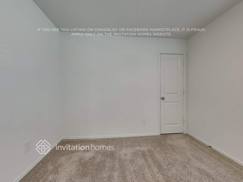 Building Photo - 3200 Crestone Dr