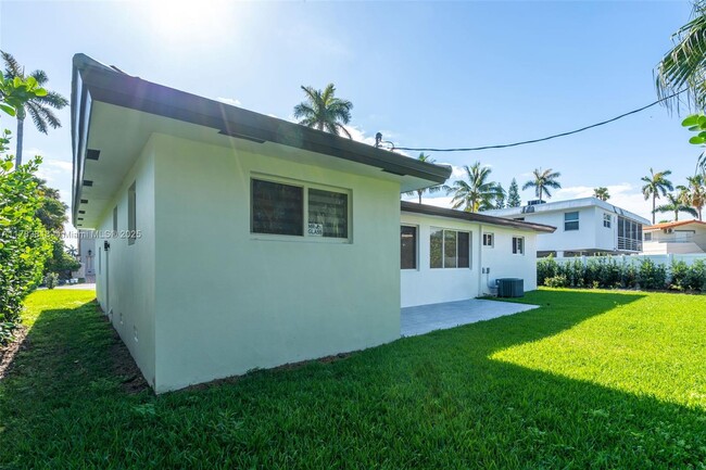 Building Photo - 7420 Beach View Dr