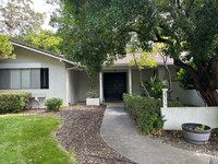 Building Photo - Spacious home in Waverly Park Neighborhood