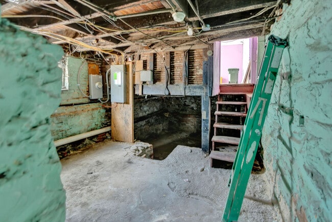 Building Photo - 1600 Appleton St