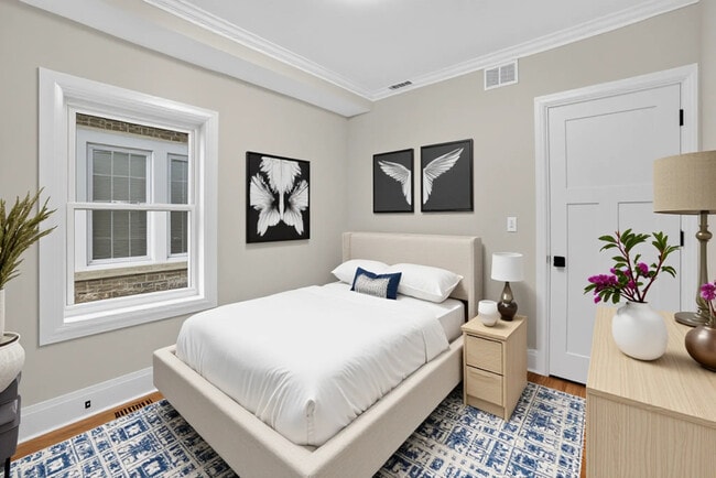 Building Photo - 3019 N Kenneth Ave