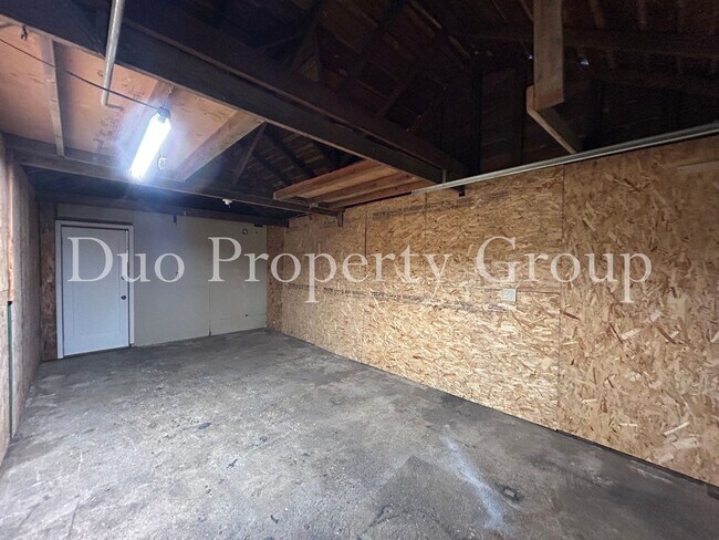 Building Photo - 13th &amp; Chambers