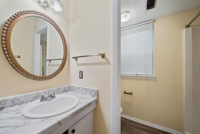 Building Photo - Townhome off Falls of Neuse: Available 6/6