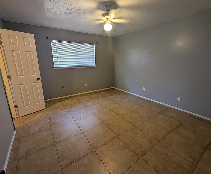 Building Photo - 23107 Summergate Dr