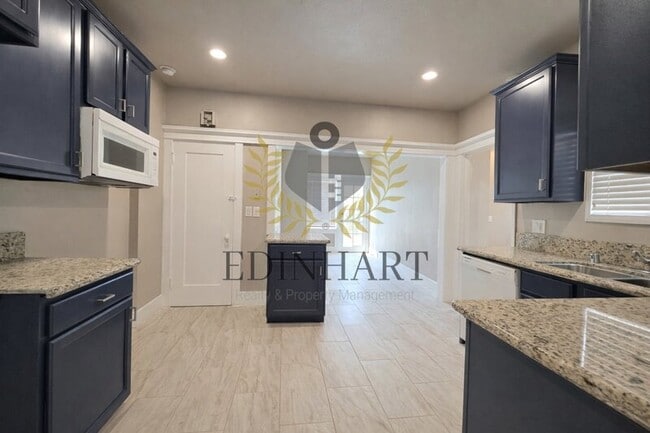 Building Photo - 1105 N College Ave