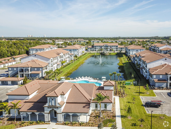 Building Photo - Venetian Apartments