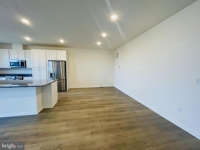 Building Photo - 202 Thompson Dr
