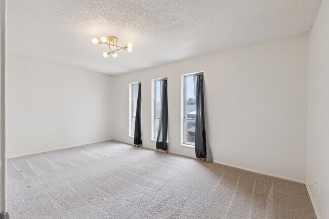 Building Photo - 2400 Sq Ft Condo for Rent Near Shopping