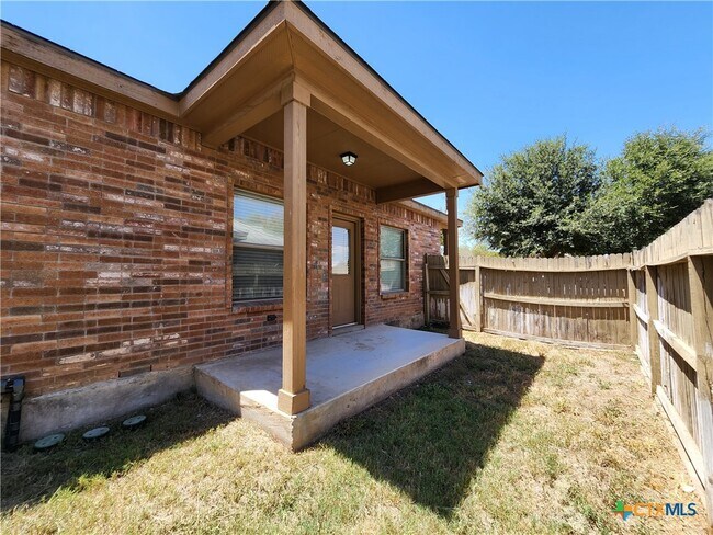 Building Photo - 210 Anne Louise Dr