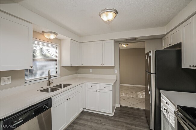 Building Photo - 9292 Mooring Cir