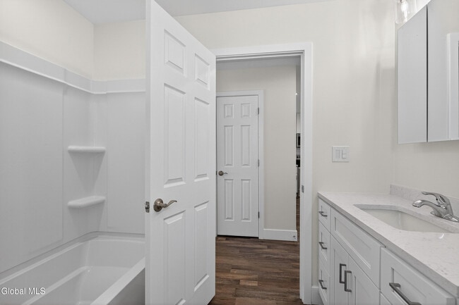 Building Photo - 6 Arrow St