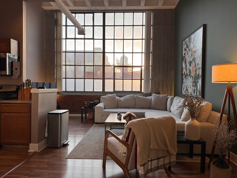 Building Photo - 611 N Park Ave