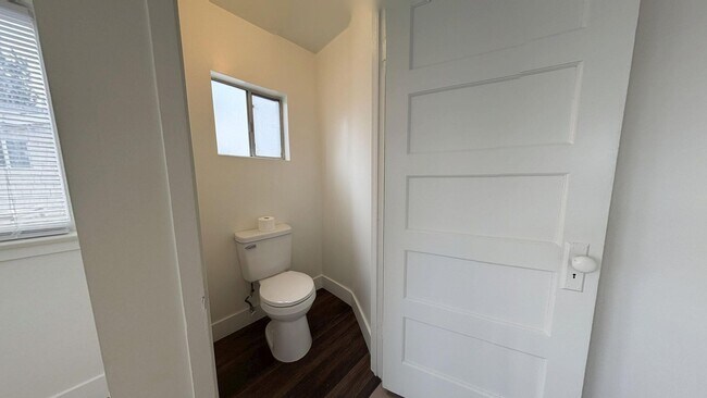 Building Photo - 256 Nordina St