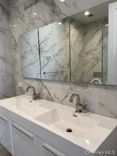 Building Photo - 19-14 21st Rd