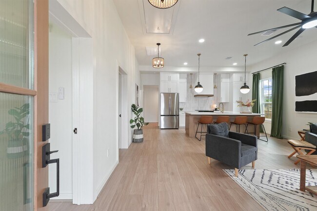 Building Photo - 4027 Ursuline St