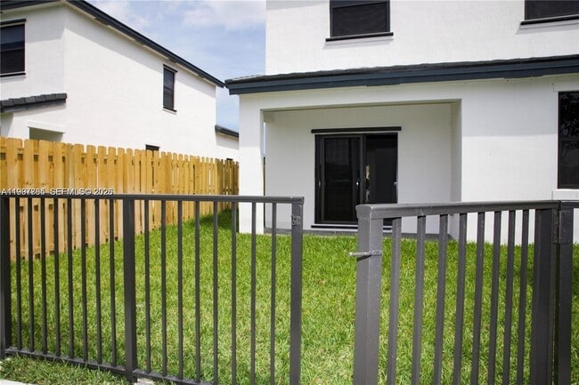 Building Photo - 5001 Peacock Wy