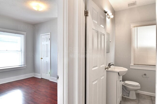 Building Photo - 1793 W Lee St