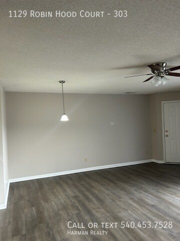 Building Photo - 1129 Robin Hood Ct