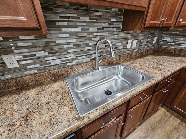 Building Photo - 2676 Delong St