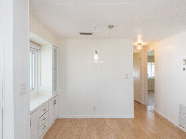 Building Photo - 529 Cervina Dr S