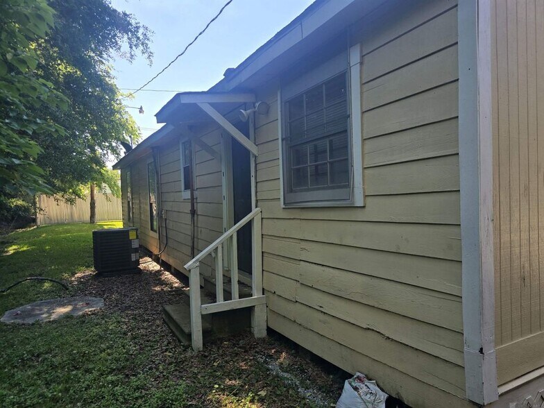 Building Photo - 1152 Freeman Ln