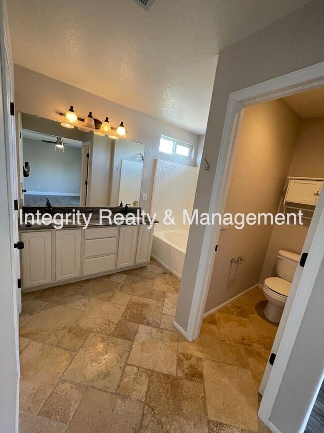 Building Photo - 10400 Tracewood Ct