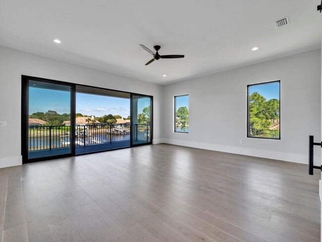 Building Photo - 330 Kelly Plantation Dr