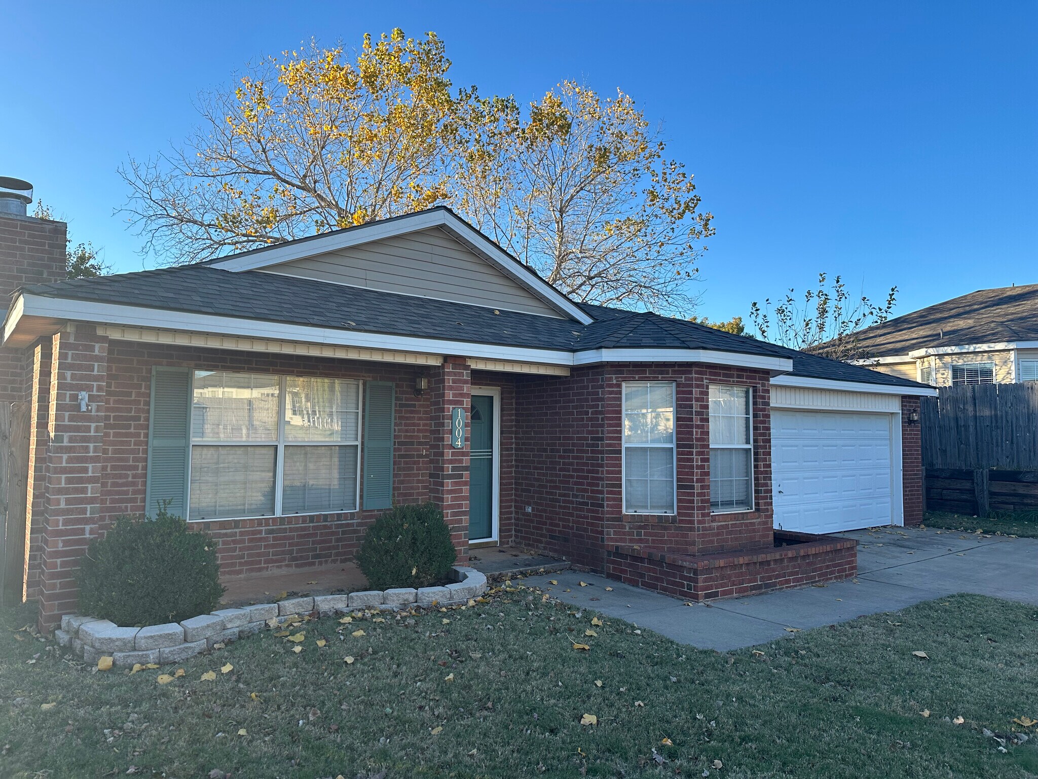 Building Photo - 1004 Shadowlake Rd