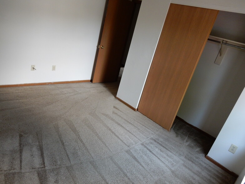 Building Photo - 180 E 12th Ave