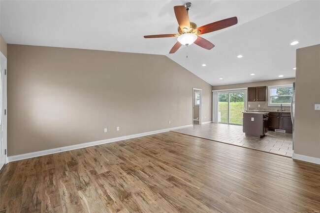 Building Photo - 101 Shadow Pointe Dr