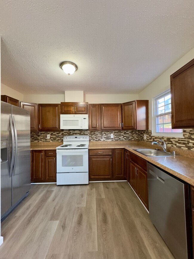 Building Photo - Charming 3 Bedroom/2.5 Bathroom in Parkville, MD!