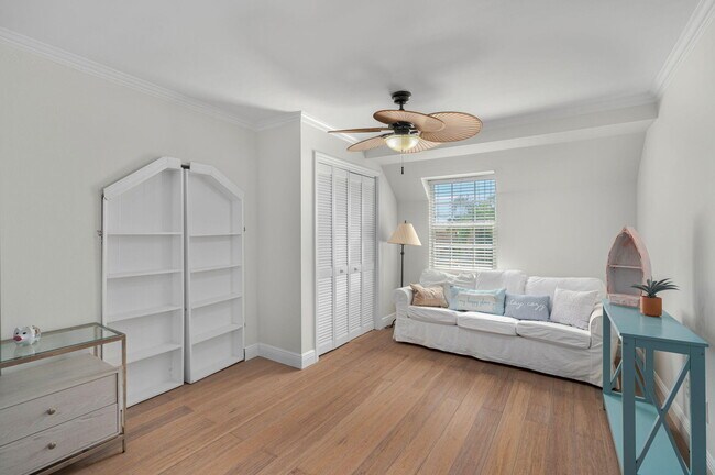 Building Photo - 121 Queen Eugenia Ct