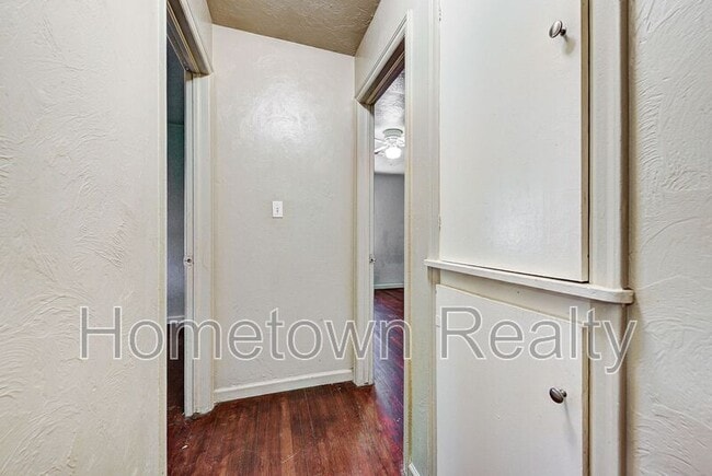 Building Photo - 410 E Steed Dr