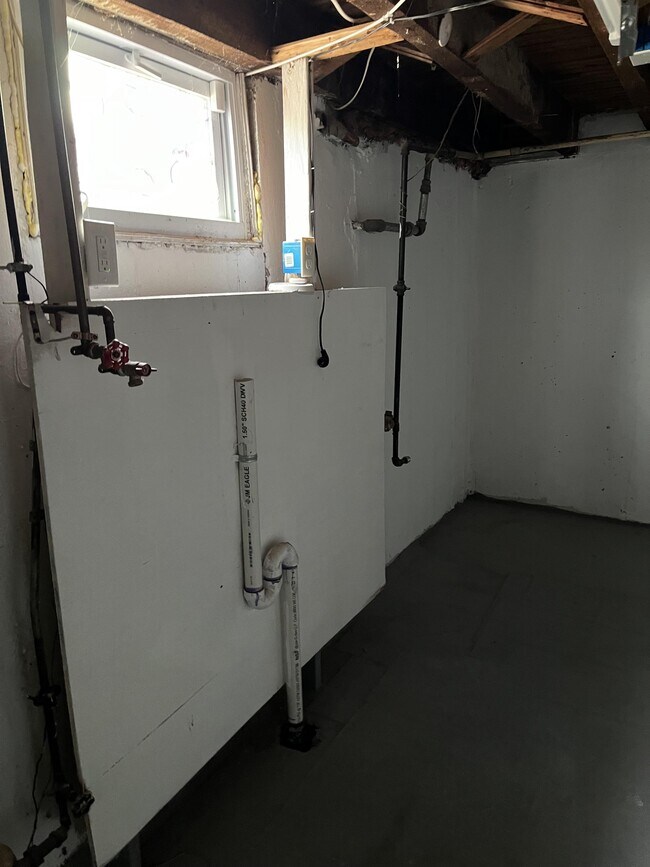 Building Photo - 240 W 21st St