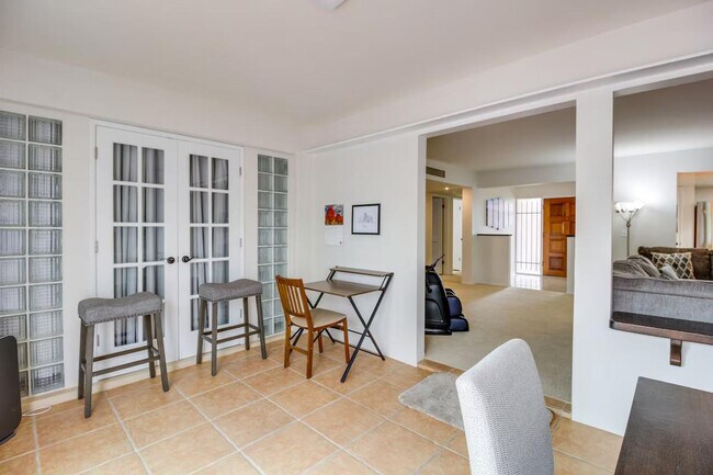 Building Photo - 5026 N Crestridge Dr