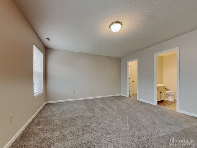 Building Photo - 15037 Oak Rd