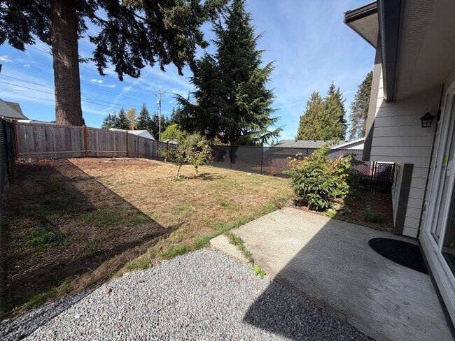 Building Photo - 6518 Elliott Way